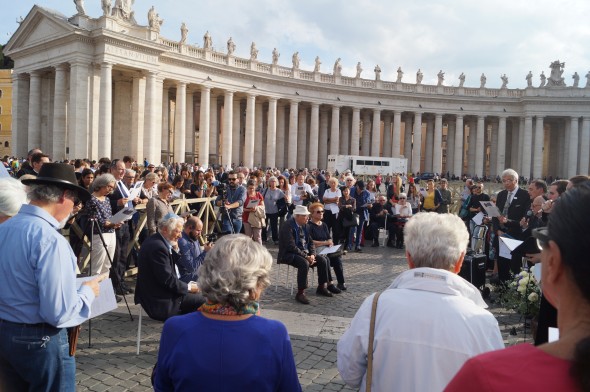 Throngs gather at the Obelisk in St. Peter’s Square to “Remember Together” the deportation of the 1,022 Jews to Auschwitz on October 16, 1943. Photo by Maria Wallbrecher