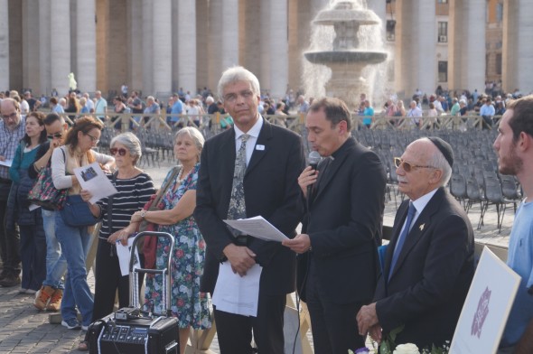 Fr. Etienne Vetö, (center) speaks at the opening ceremonies of Ricordiamo Insieme, flanked by Dr. Tobias Wallbrecher on his right. Photo by Maria Wallbrecher